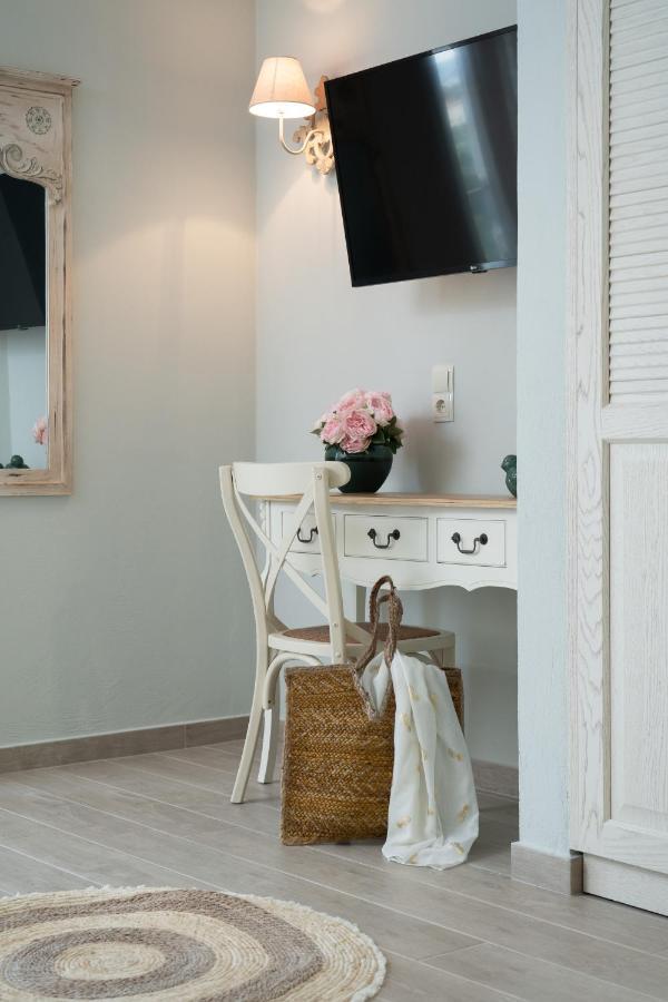 Mon Avis Boutique Hotel Криси Амудия Екстериор снимка